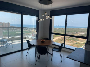 #דירת יוקרה על הים Seabreeze Beach Apartment#
